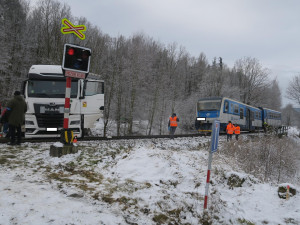 Kvůli nehodě vlaku stíhá policie padesátiletého cizince