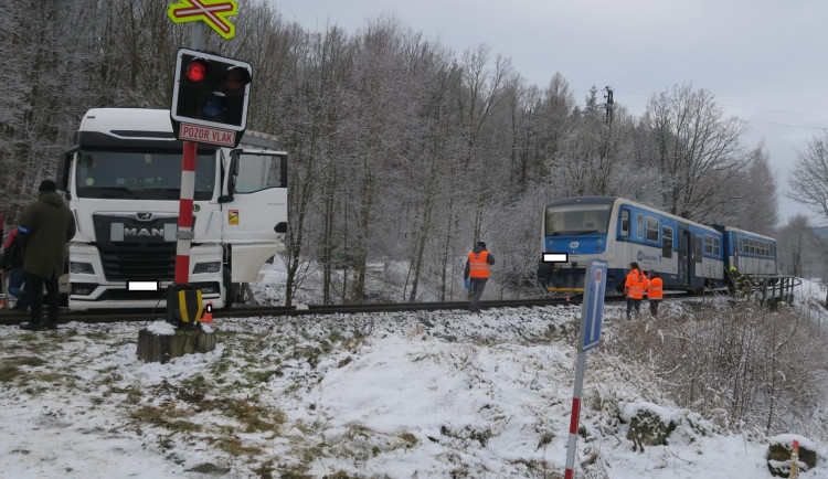Kvůli nehodě vlaku stíhá policie padesátiletého cizince