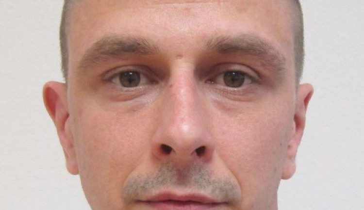 Policie pátrá po třiatřicetiletém muži, který se skrývá někde na Přerovsku. Neplatil alimenty