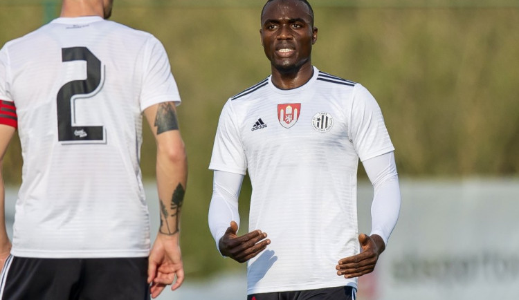 Do Dynama míří mladý fotbalista z Nigérie