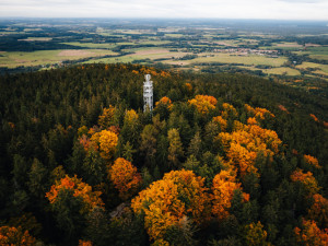 Kraj rozhleden. Na jihu Čech je přes sto vyhlídkových míst, většina je i volně přístupná