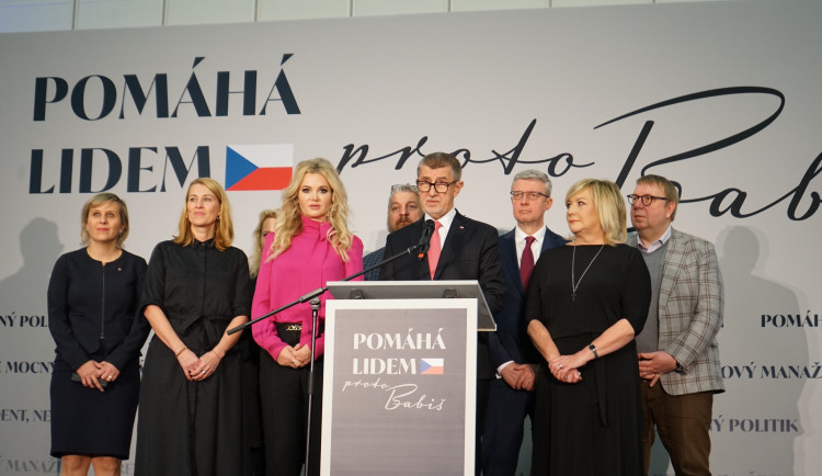 size3-16737163156693-139-babis-ceka-kompro-od-novinaru-az-budete-vytvaret-fotomontaz-milenky-jsem-na-blondyny-pronesl