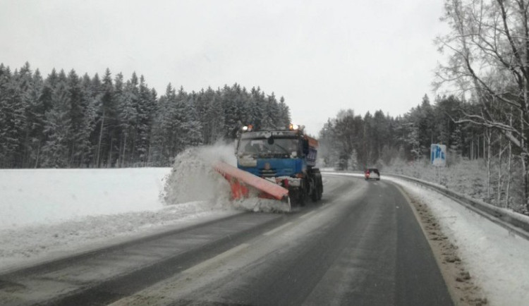 Silnice na jihu Čech mohou namrzat, na Šumavě lze čekat sněhové jazyky