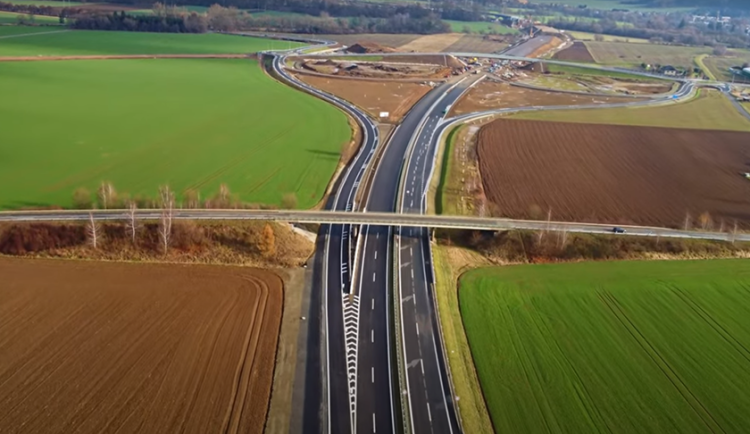 Cesta z Olomouce do Jeseníků bude jednodušší. Šumperk zavede zelenou vlnu, Bludov otevře obchvat