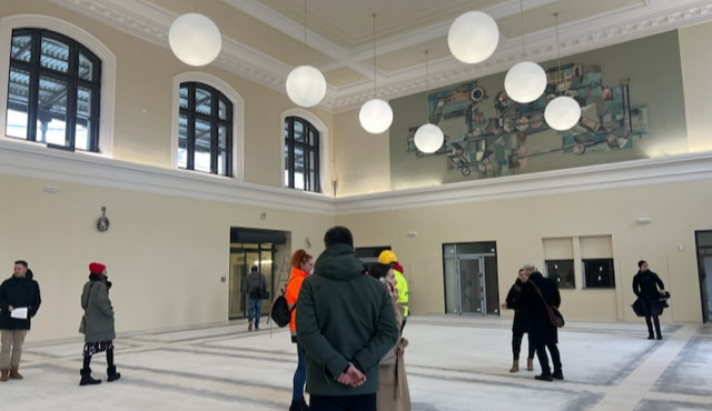 Práce na příjezdové hale vlakového nádraží finišují. Hotovo bude v březnu