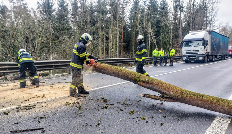 Jihočeský kraj zasáhne silný vítr, varovali meteorologové