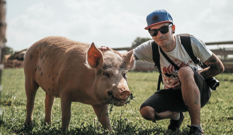 Žádné zvíře nechce zemřít pro člověka. Přijatelný chov neexistuje, říká hudebník a aktivista Lukáš Vincour