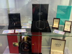 Účetní připravila firmy o 200 milionů korun. Nakupovala diamanty, kabelky a luxusní auta