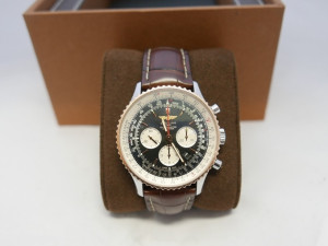 Účetní připravila firmy o 200 milionů korun. Nakupovala diamanty, kabelky a luxusní auta