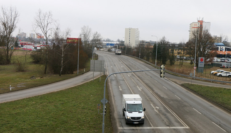 Oprava důležité silnice v Budějcích se odkládá. Další uzavírka by byla neúnosná, zní z města
