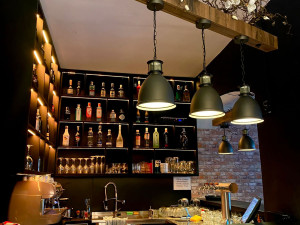 Bratři kominíci si v centru Budějc otevřeli svůj karaoke bar. A jak jinak než v kominickém stylu!