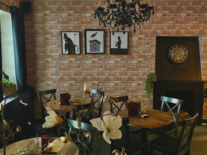 Bratři kominíci si v centru Budějc otevřeli svůj karaoke bar. A jak jinak než v kominickém stylu!