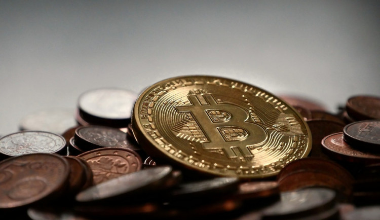 Žena z Olomouce přišla o čtvrt milionu. Uvěřila historce o napadeném účtu a peníze odnesla do bitcoinmatu