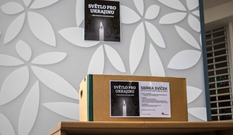Světlo pro Ukrajinu. Na olomoucké hejtmanství lidé mohou nosit svíčky pro napadenou zemi