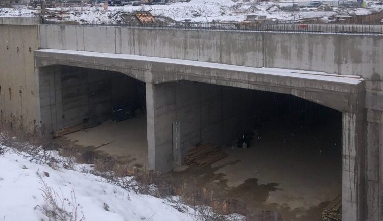 Jak pokračuje stavba tunelu Pohůrka? Betonují se stěny i stropy, hotovo má být v roce 2024