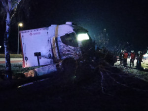 U Protivína se srazil náklaďák s osobním autem. Starší řidič nehodu nepřežil