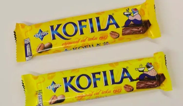 Mouřenína na obalu Kofily nahradil šmoula s modrým obličejem. Důstojnost neurážel, míní kritici