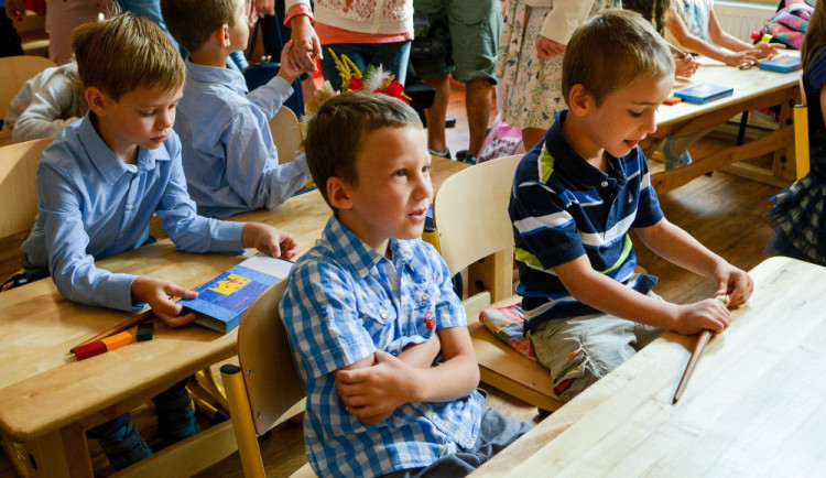 Děti uprchlíků považují české školy za lehčí než ukrajinské, zjistili vědci