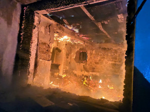 Hasiči likvidovali požár stavení. Škoda přesáhne tři miliony korun