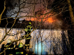 Hasiči likvidovali požár stavení. Škoda přesáhne tři miliony korun