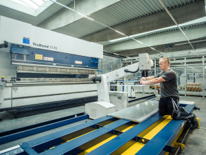 Výrobní závod Kaplice - automatické zpracování plechů.