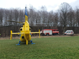 Další smrtelná nehoda na jihu Čech. Střet náklaďáku s osobákem nepřežil jeden člověk