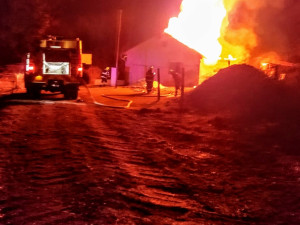 Na Jindřichohradecku hořel dům. Uvnitř explodovala propanbutanová lahev