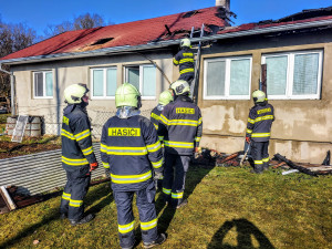 Na Jindřichohradecku hořel dům. Uvnitř explodovala propanbutanová lahev
