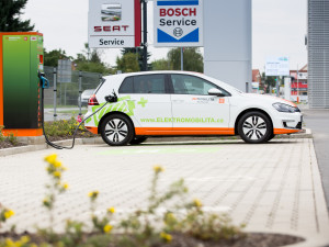 Elektromobily odebraly loni u stojanů ČEZ na jihu Čech téměř 150 tisíc kilowatthodin elektřiny