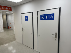 Hotovo. Příjezdová hala budějovického nádraží se po několikaměsíční rekonstrukci otevřela