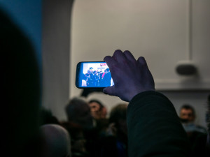 Láďo, děkujem! Dezinformátora Vrabela doprovodili na soud jeho příznivci