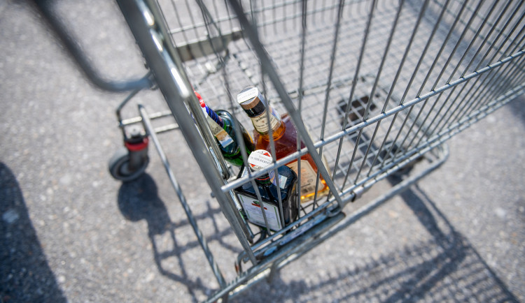 Suchej únor prodej alkoholu v obchodech neovlivnil, někde meziročně stoupl