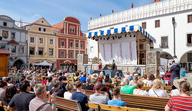 Slavnosti pětilisté růže.