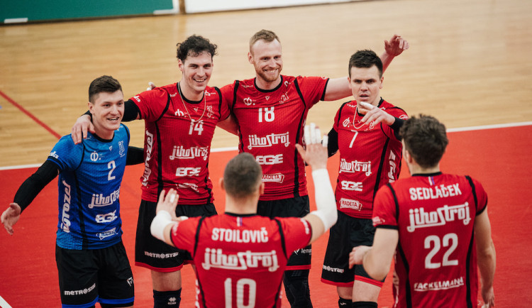 Jihostroj díky hladké výhře s Příbramí získal třetí místo po základní části.