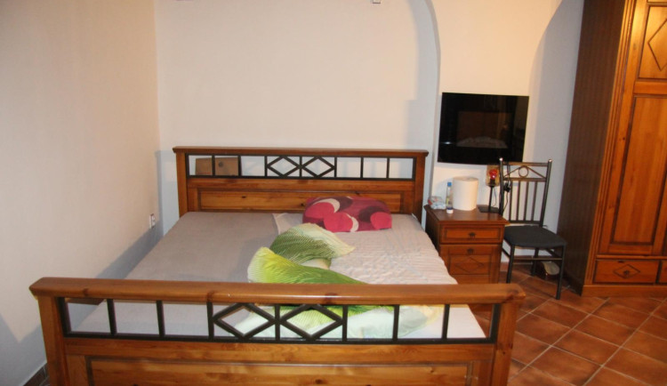 Kuplíř pronajímal byty prostitutkám. Peníze prohrával v pokeru