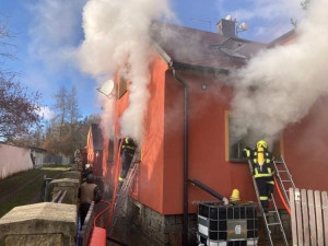 Požár poškodil dům na Jindřichohradecku. Osadní výbor chce rodině pomoci sbírkou
