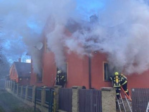 Požár poškodil dům na Jindřichohradecku. Osadní výbor chce rodině pomoci sbírkou