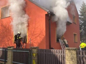 Požár poškodil dům na Jindřichohradecku. Osadní výbor chce rodině pomoci sbírkou