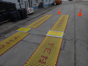 Více jak polovina kontrolovaných aut byla přetížená. Ničí silnice a mohou ohrozit ostatní řidiče, varují celníci