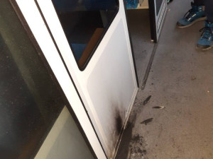 Poškození vagonu fanoušky Dynama nebude řešit soud. Stotisícovou škodu společně uhradili