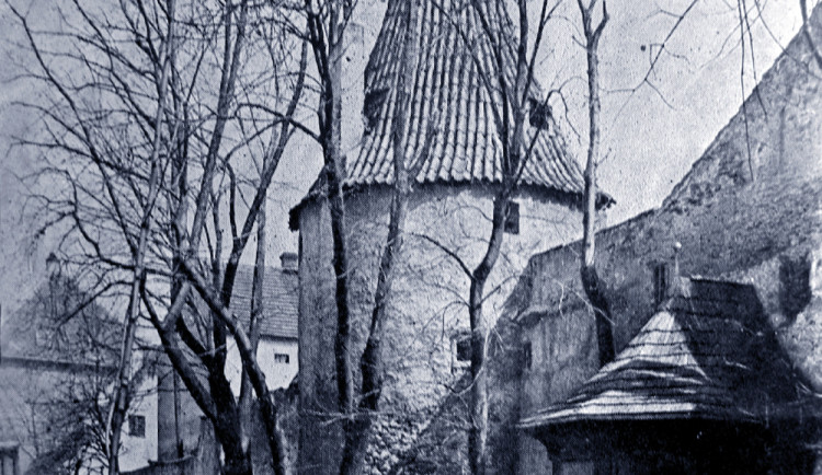 Gotická bašta zpevňující vnitřní hradbu.