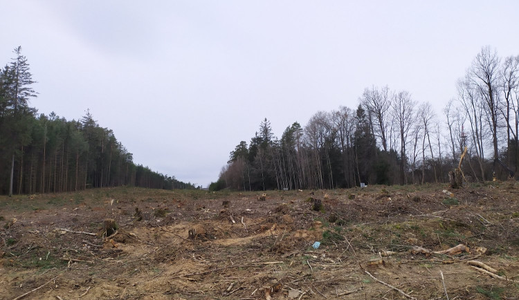 Práce na obchvatu Lišova pokračují. Pomalu se ukazuje trasa nové silnice
