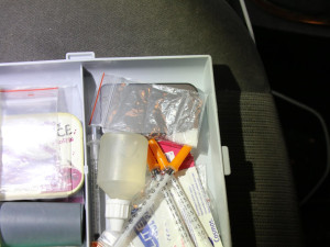 Trojice kšeftovala s drogami po celém kraji. Policie si na ně došlápla