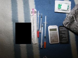 Trojice kšeftovala s drogami po celém kraji. Policie si na ně došlápla