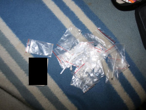 Trojice kšeftovala s drogami po celém kraji. Policie si na ně došlápla