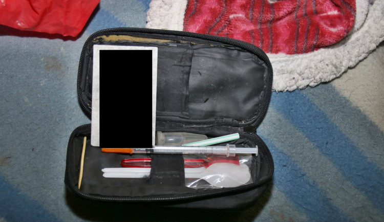 Trojice kšeftovala s drogami po celém kraji. Policie si na ně došlápla
