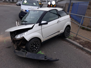 Nehoda na frekventované křižovatce si vyžádala lehké zranění