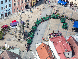 Největší počet lidí v plážovém oblečení na jednom místě. Jindřichův Hradec se chystá na další rekord