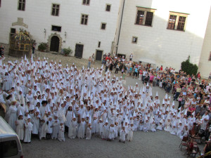 Největší počet lidí v plážovém oblečení na jednom místě. Jindřichův Hradec se chystá na další rekord