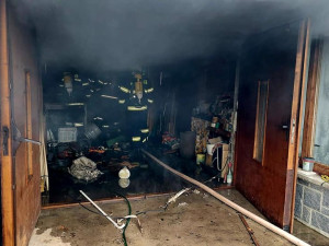 Při požáru kotelny se zranila majitelka domu